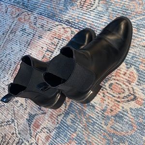 Zara women’s black Chelsea boot